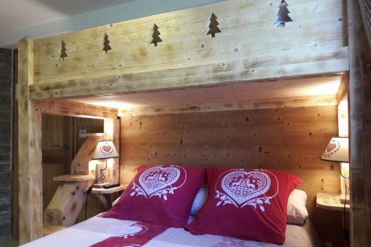 Chambre lit double et lit superposé