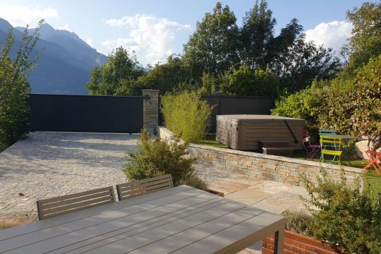  jardin privatif avec terrasse et spa 